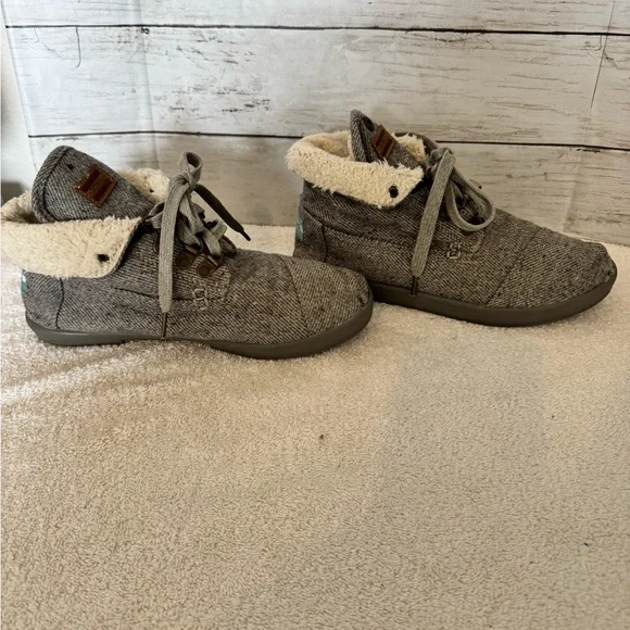 Vintage Toms Shearling Boots - Picture 4 of 7